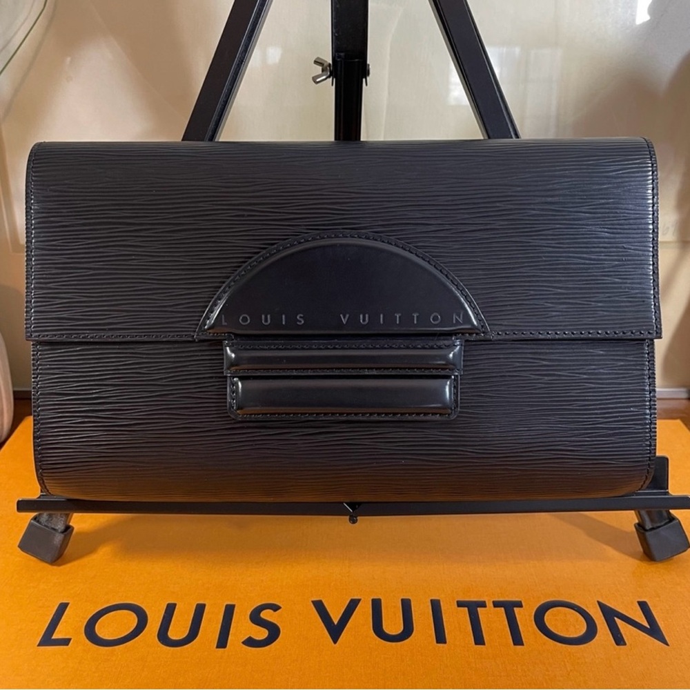 Louis Vuitton Chaillot Black Epi Clutch/Crossbody Bag